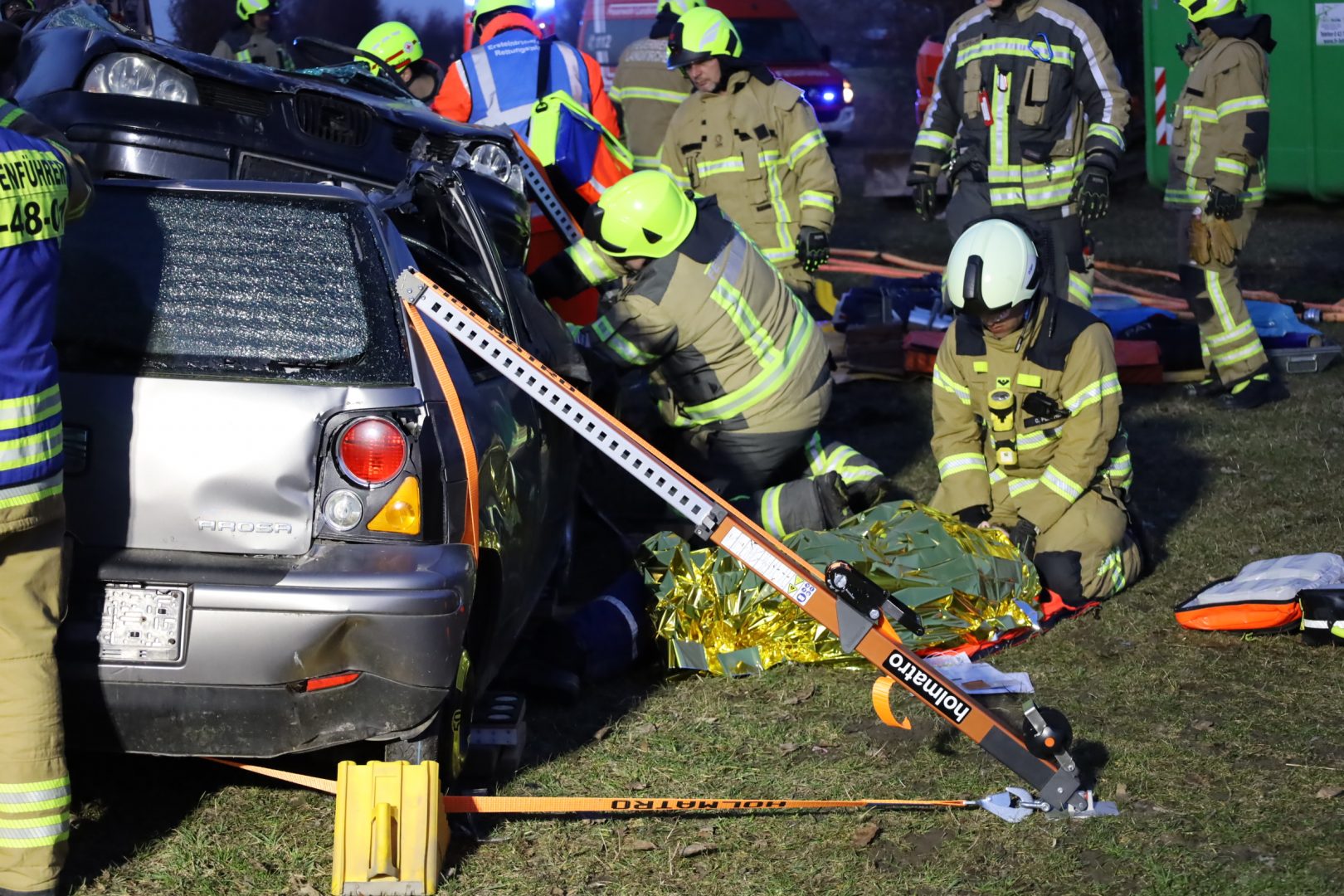Die Hauptamtliche Wache, Freiwillige Feuerwehr Landkirchen und der Rettungsdienst im Einsatz